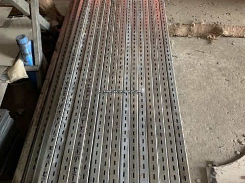 Cắt ống vuông 20x20